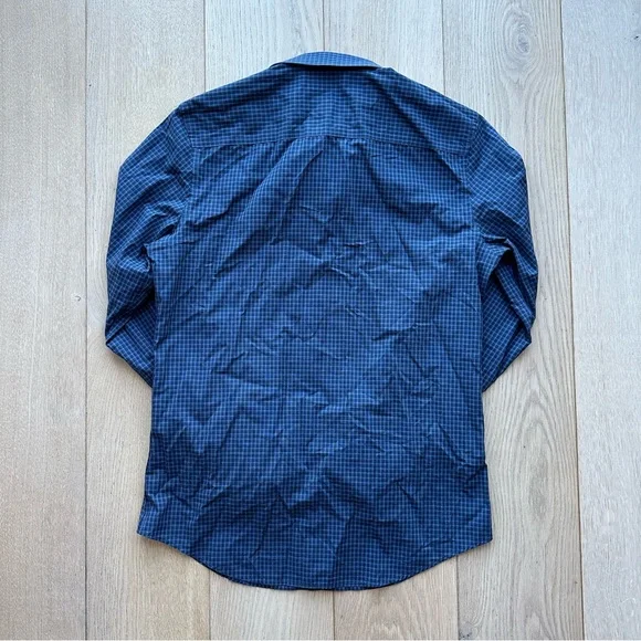 Calvin Klein Men’s Slim Fit & Non-Iron Button Down Blue & Navy Plaid Dress Shirt - Picture 6 of 7